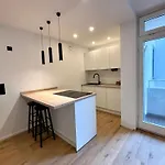 New - - Hauptbahnhof - 4 Guests *