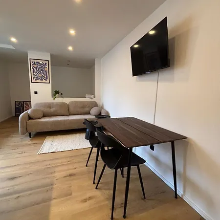 New - - Hauptbahnhof - 4 Guests Apartment *